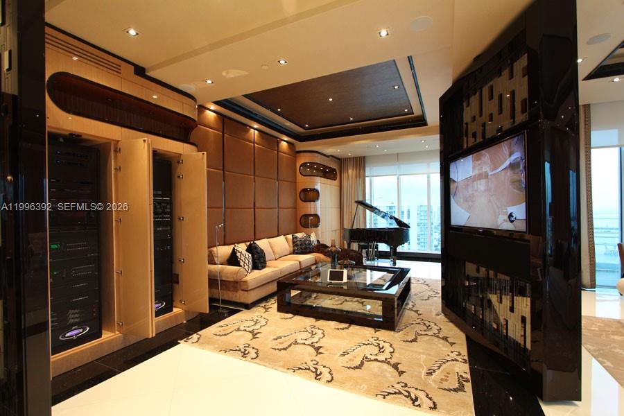 900 Brickell Key Blvd Unit: PH3403