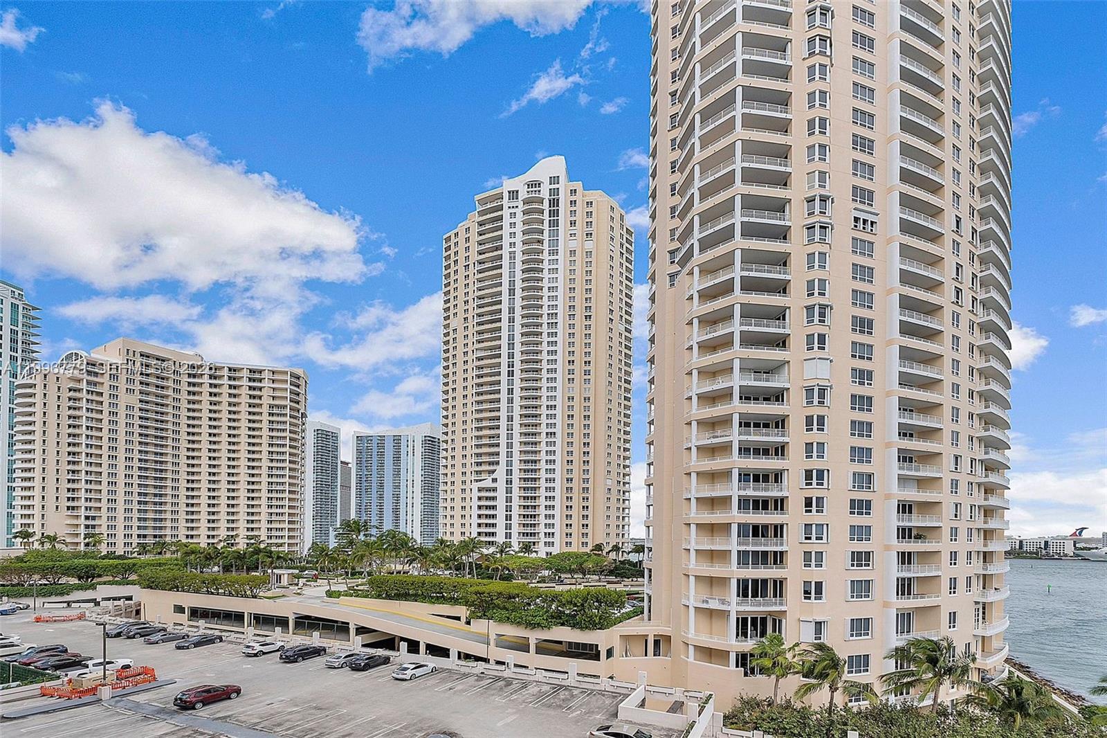 540 Brickell Key Dr # 928