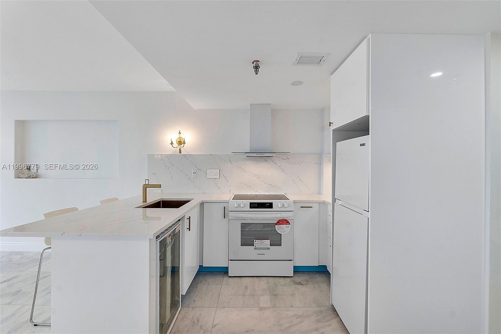 540 Brickell Key Dr # 928