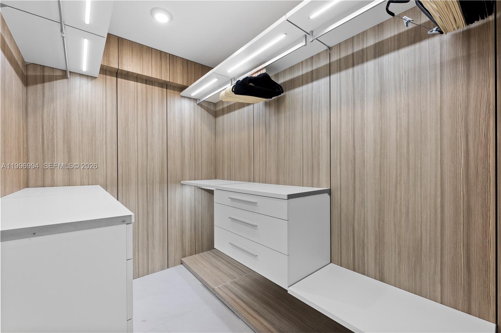 16901 Collins Ave # 802