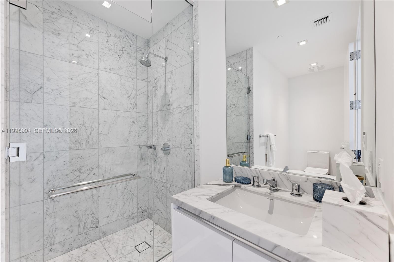 16901 Collins Ave # 802