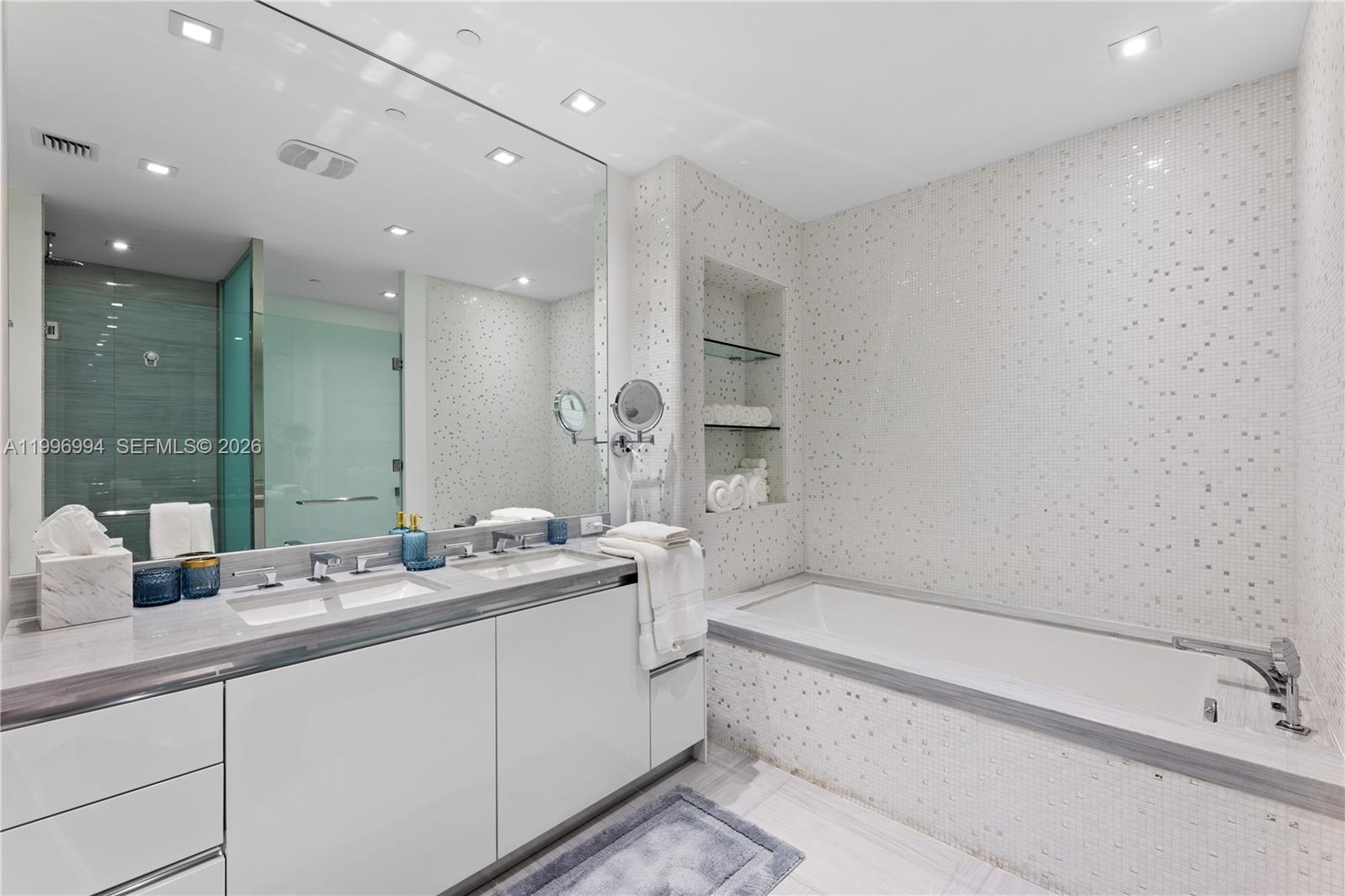 16901 Collins Ave # 802