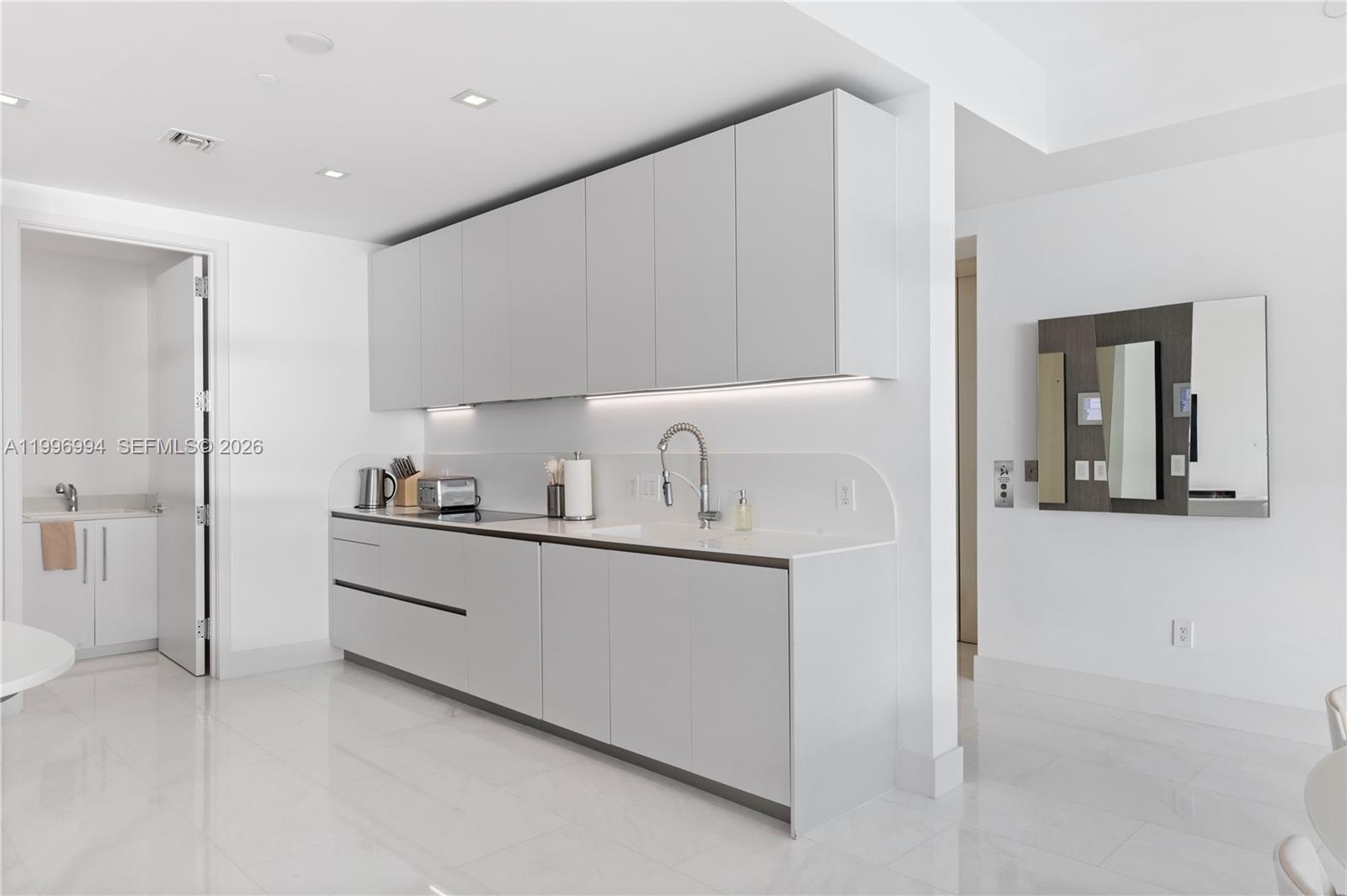 16901 Collins Ave # 802