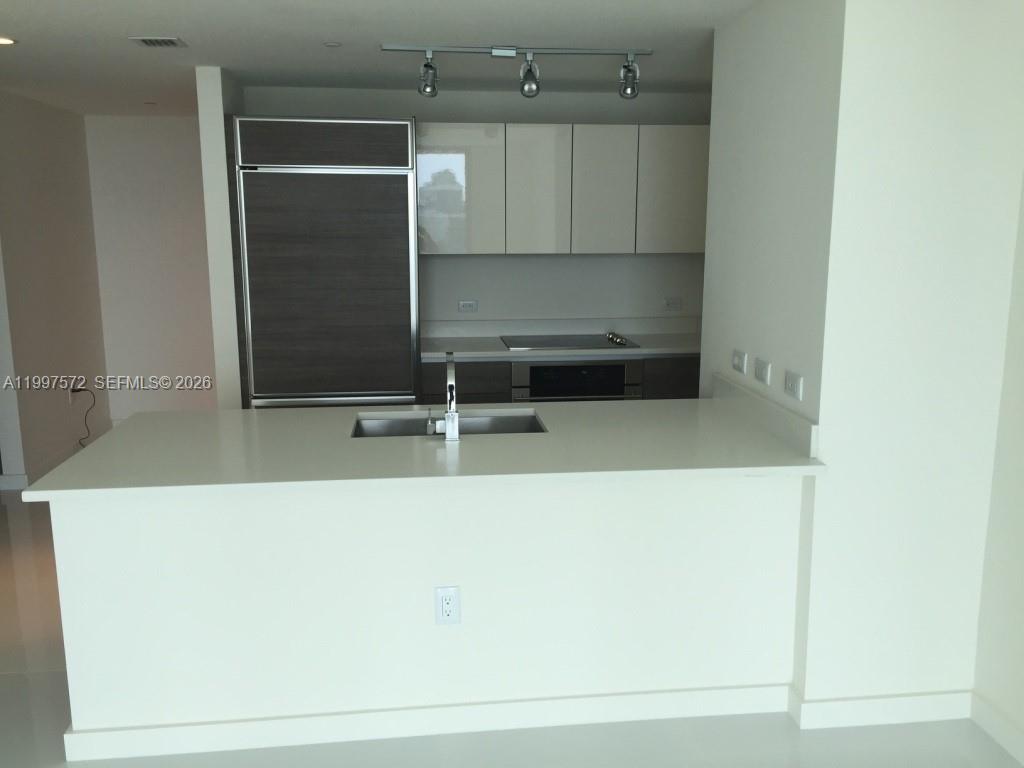 1100 S MIAMI AV Unit: 4102
