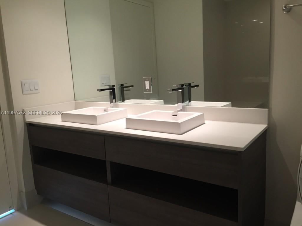 1100 S MIAMI AV Unit: 4102