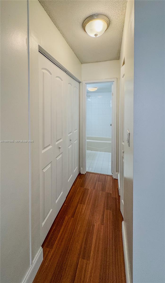 2935 NE 163rd St # 4T