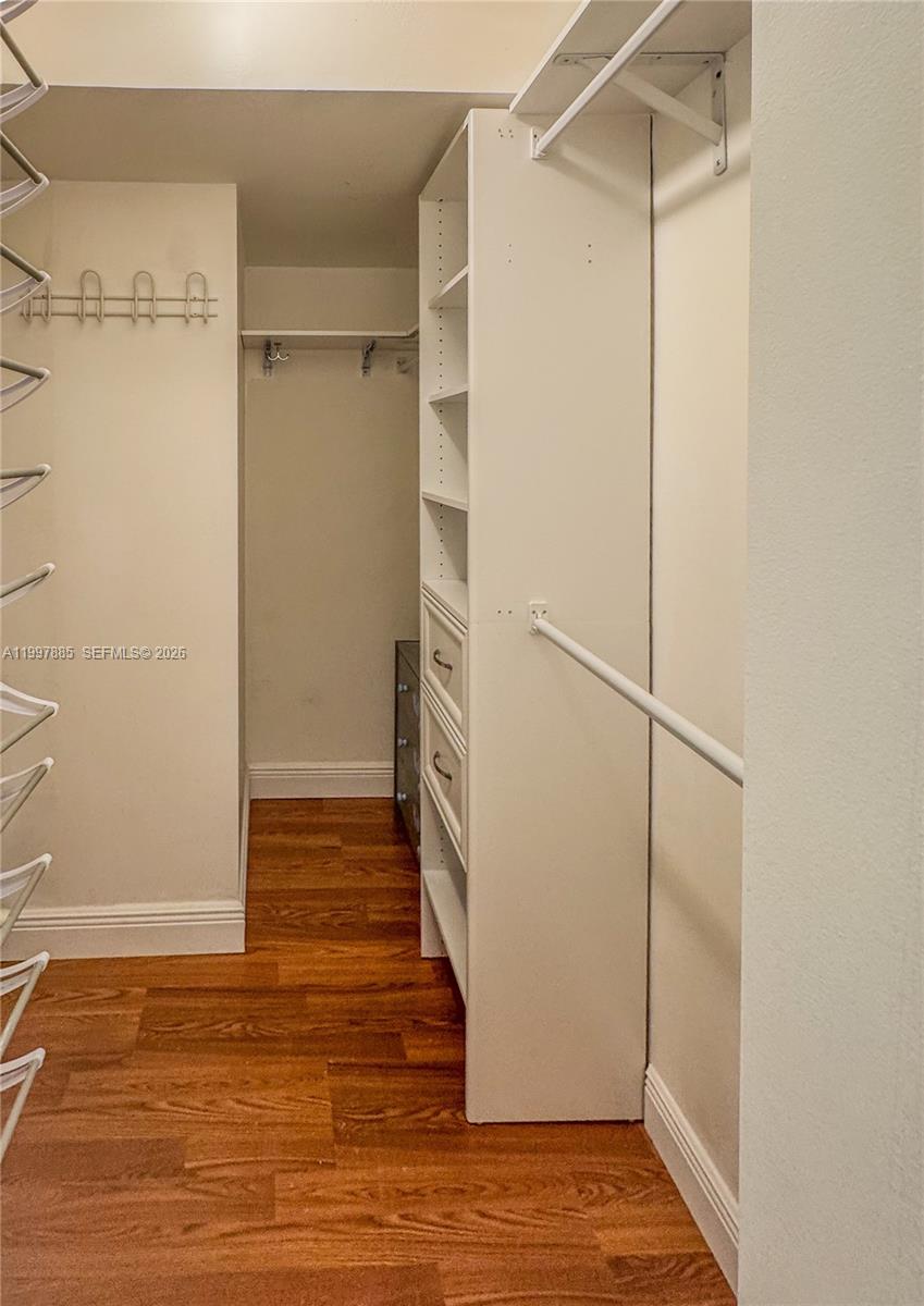 2935 NE 163rd St # 4T