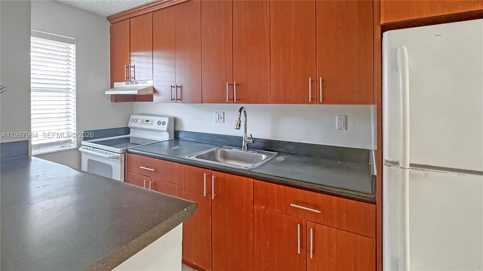 4081 N Dixie Hwy # 20