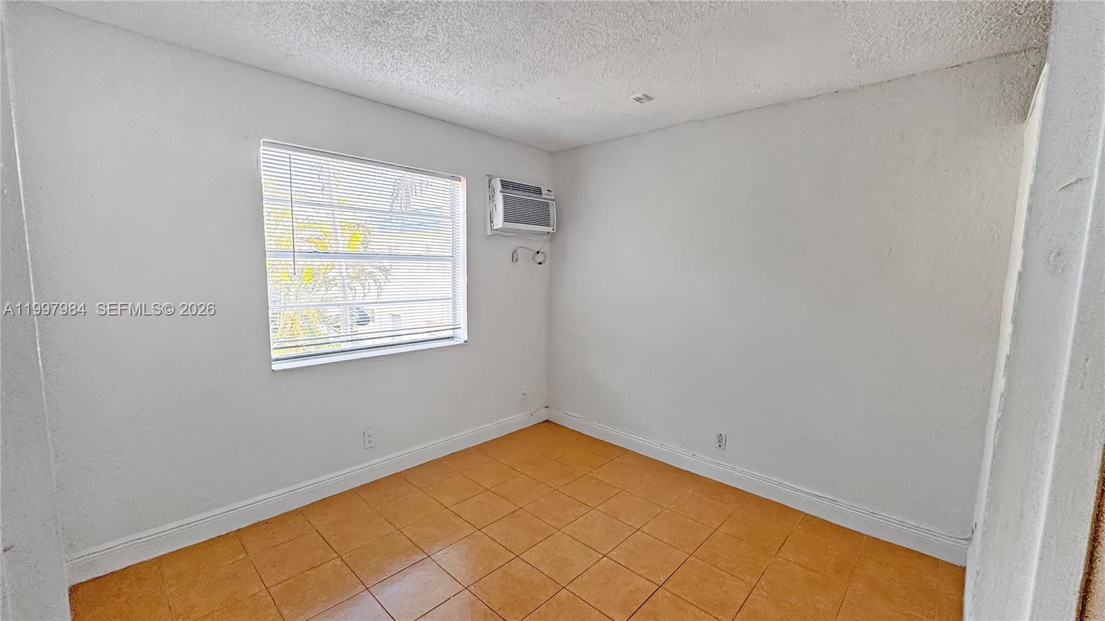 4081 N Dixie Hwy # 20