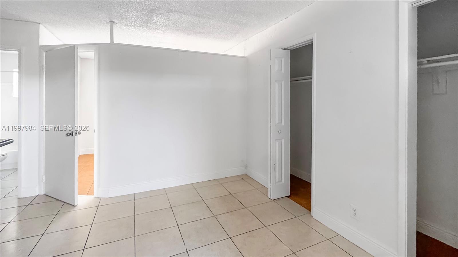 4081 N Dixie Hwy # 20