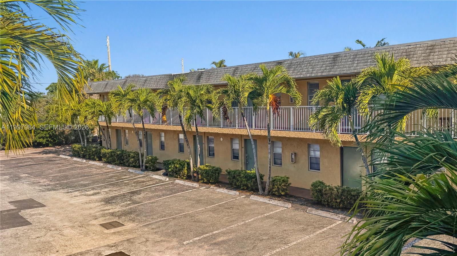 4081 N Dixie Hwy # 20