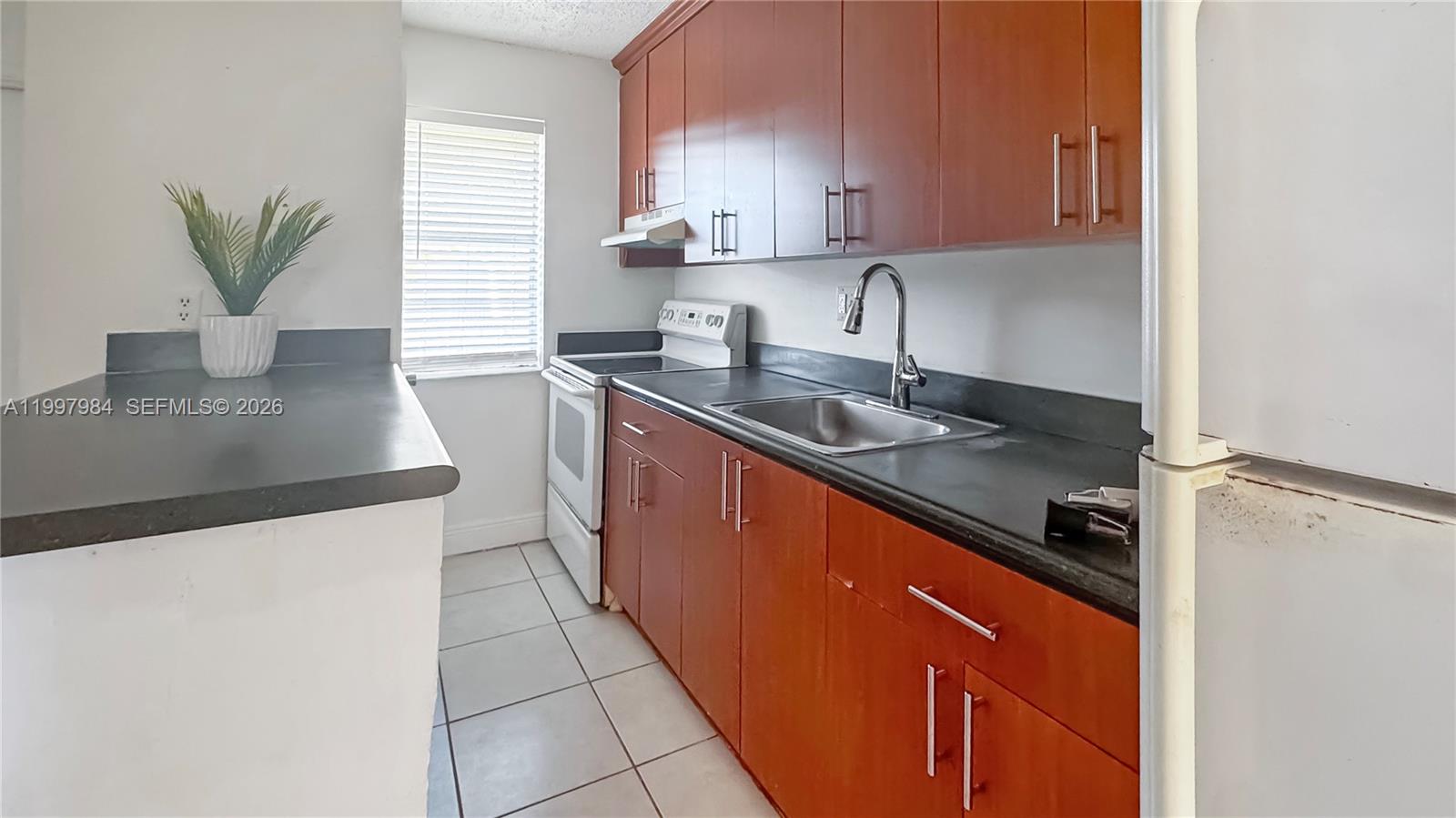 4081 N Dixie Hwy # 20