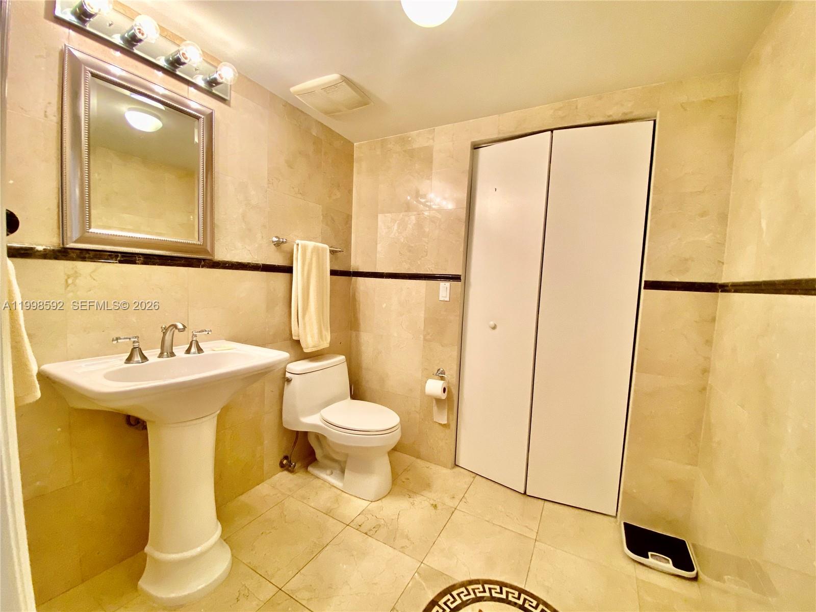16699 Collins Ave # 2510