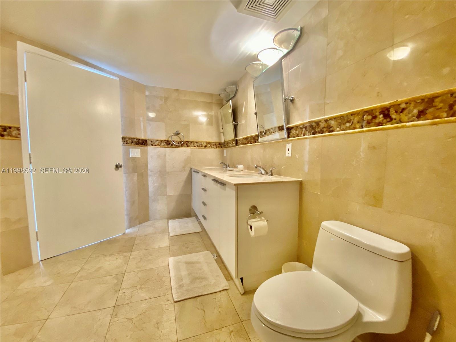 16699 Collins Ave # 2510