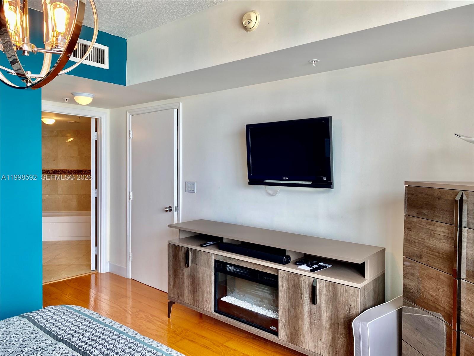 16699 Collins Ave # 2510