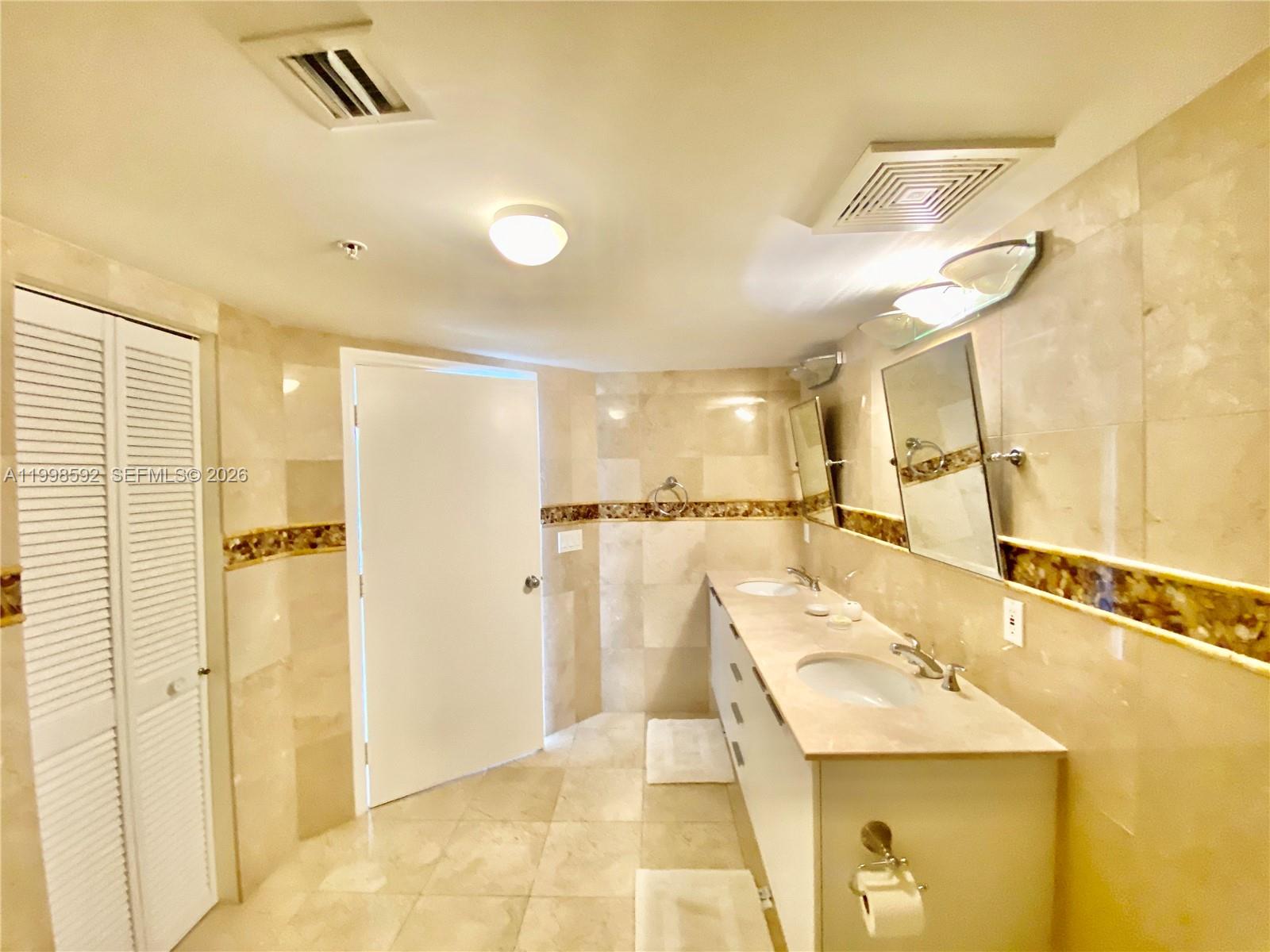 16699 Collins Ave # 2510