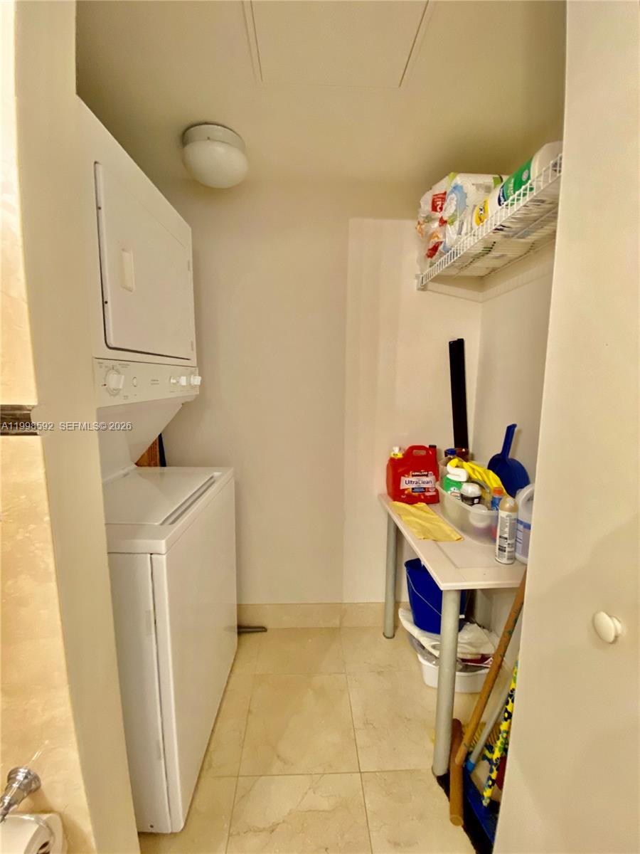 16699 Collins Ave # 2510