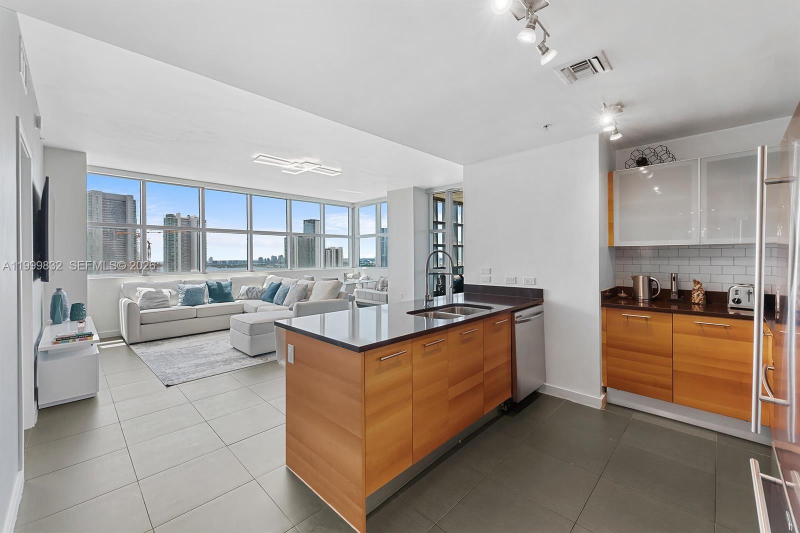 3301 NE 1st Ave # H2902