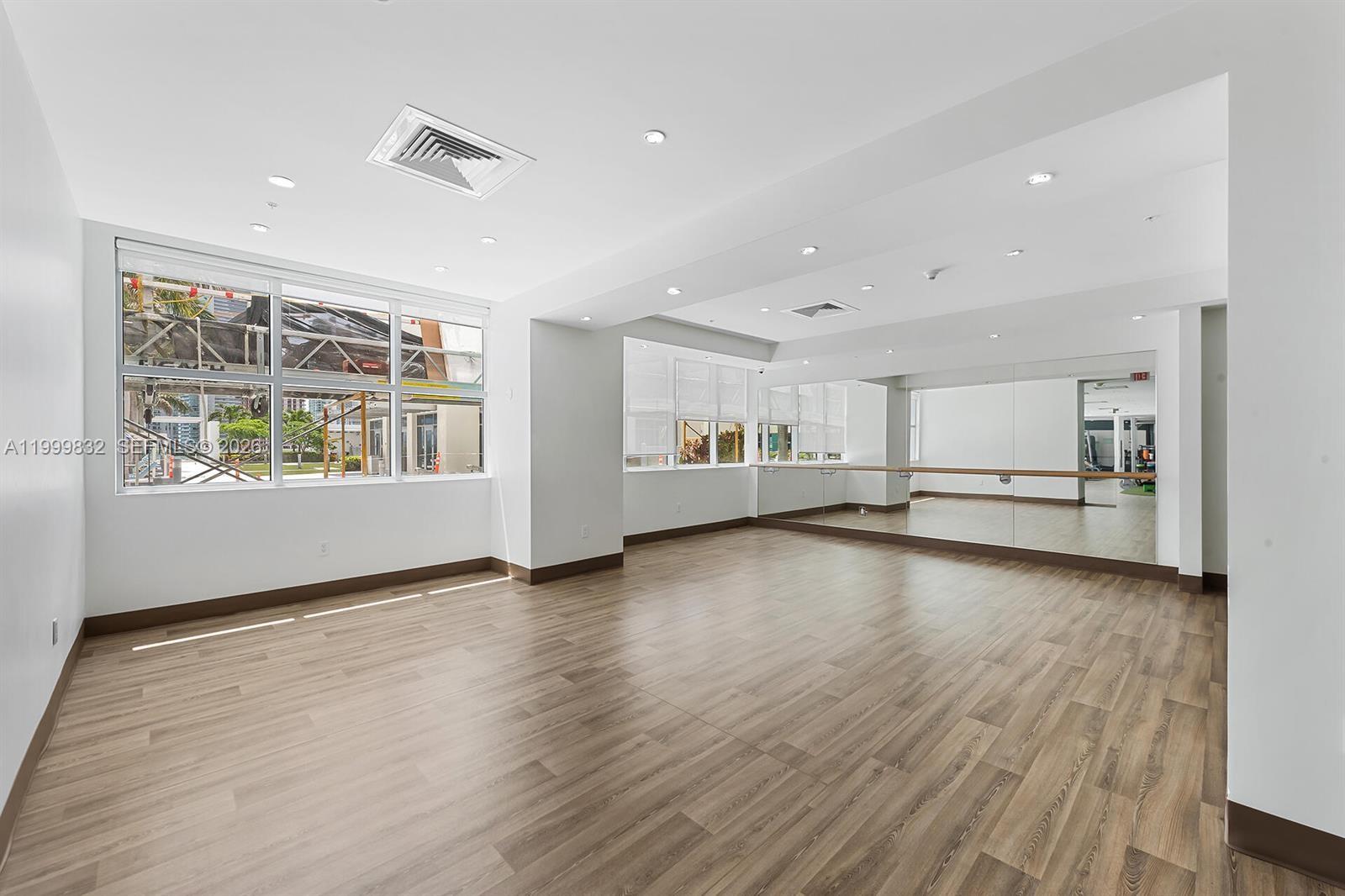 3301 NE 1st Ave # H2902