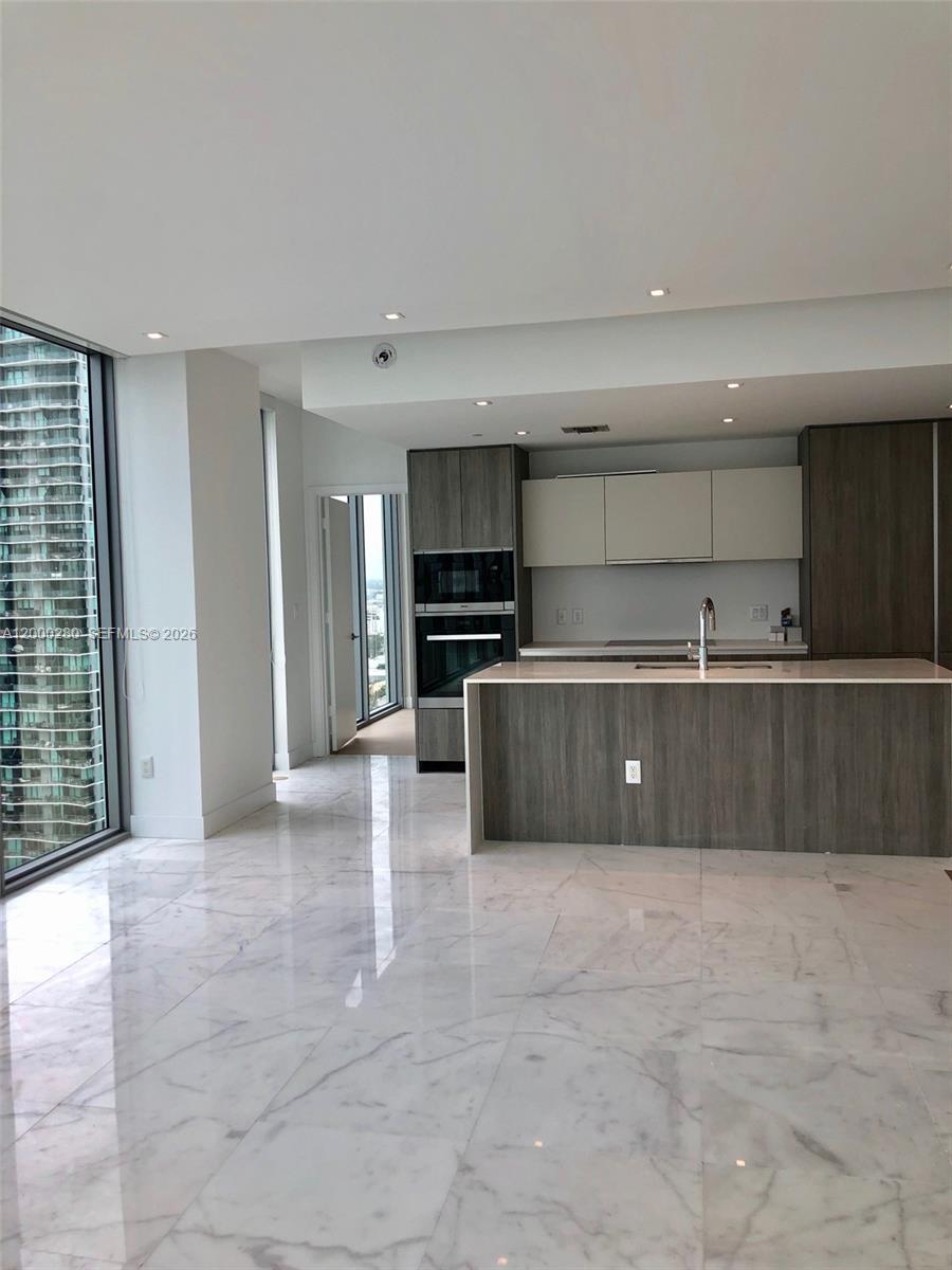 2900 NE 7 AVE # 2907