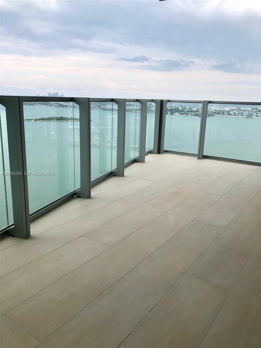 2900 NE 7 AVE # 2907