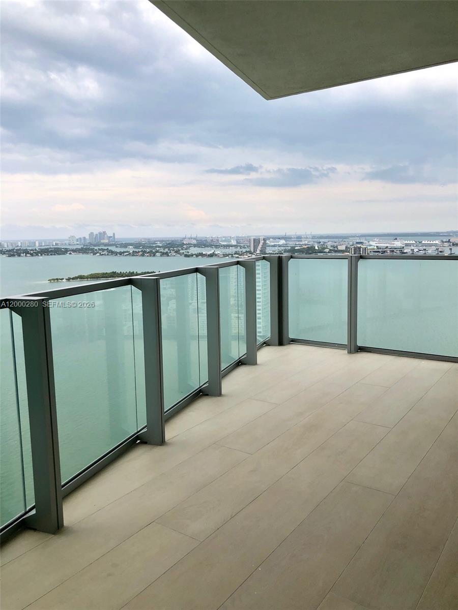 2900 NE 7 AVE # 2907