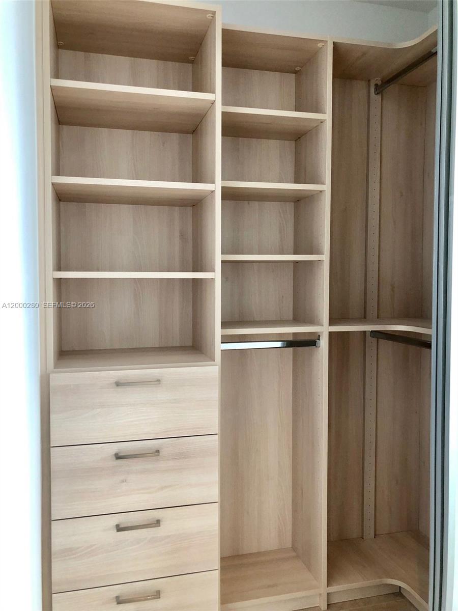 2900 NE 7 AVE # 2907