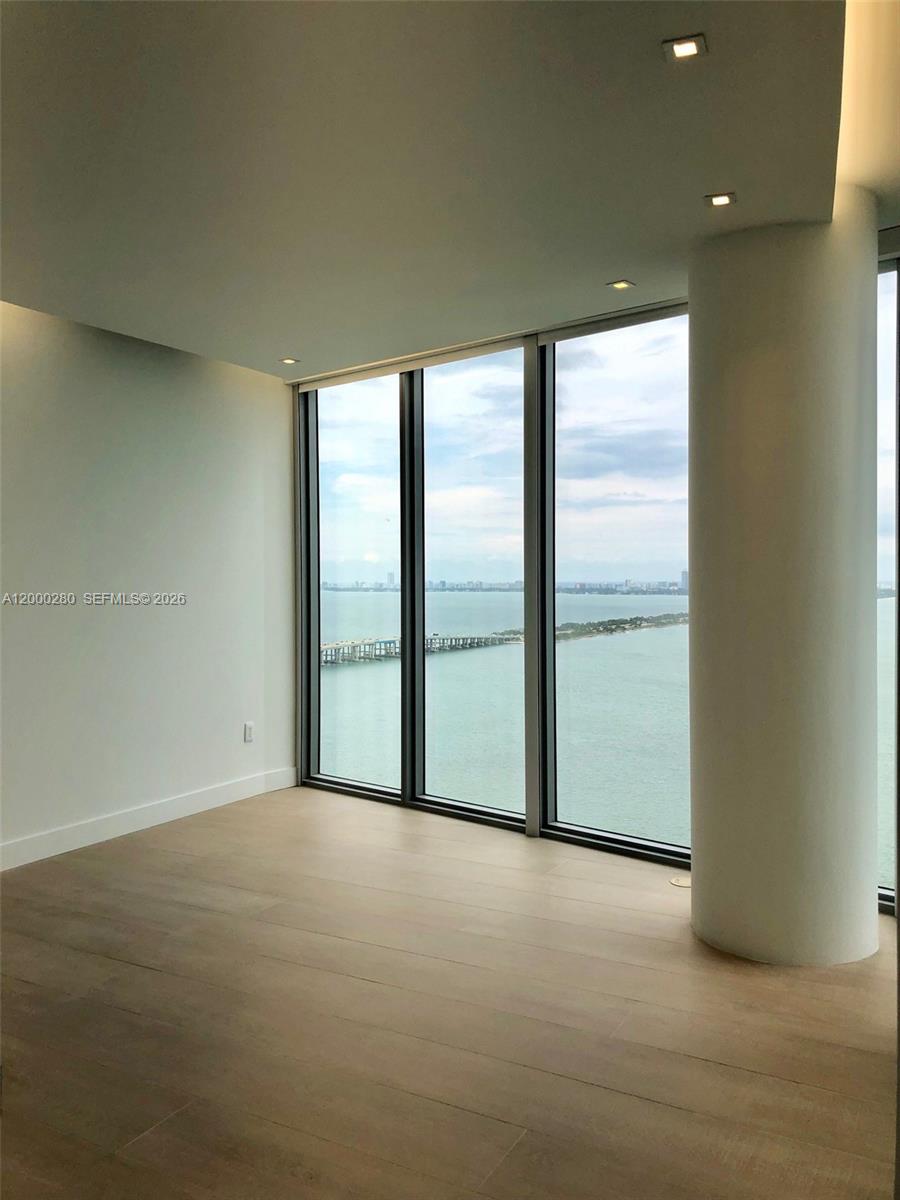 2900 NE 7 AVE # 2907