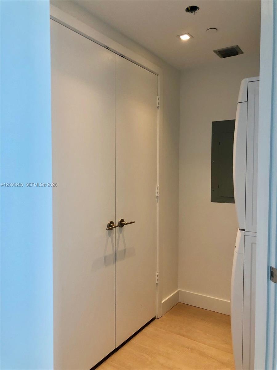 2900 NE 7 AVE # 2907