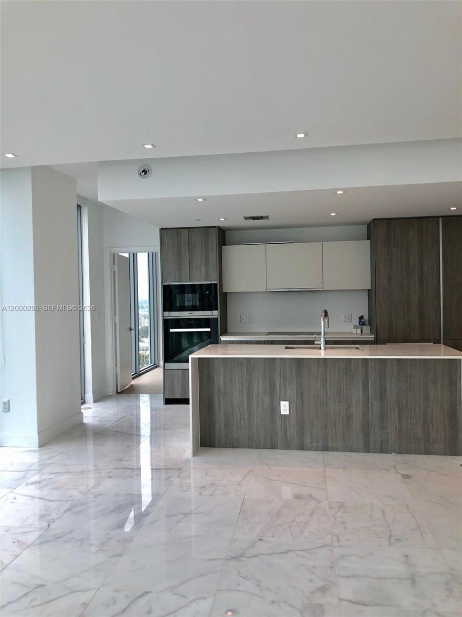 2900 NE 7 AVE # 2907