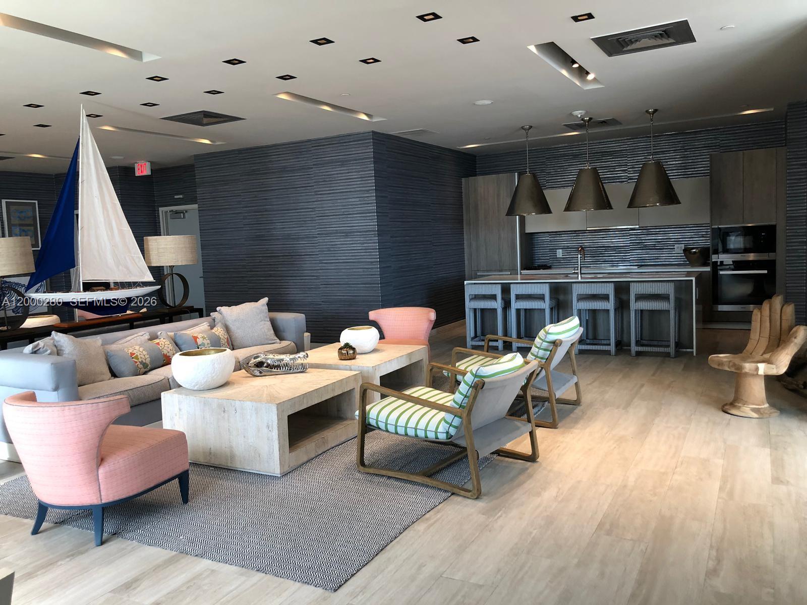 2900 NE 7 AVE # 2907