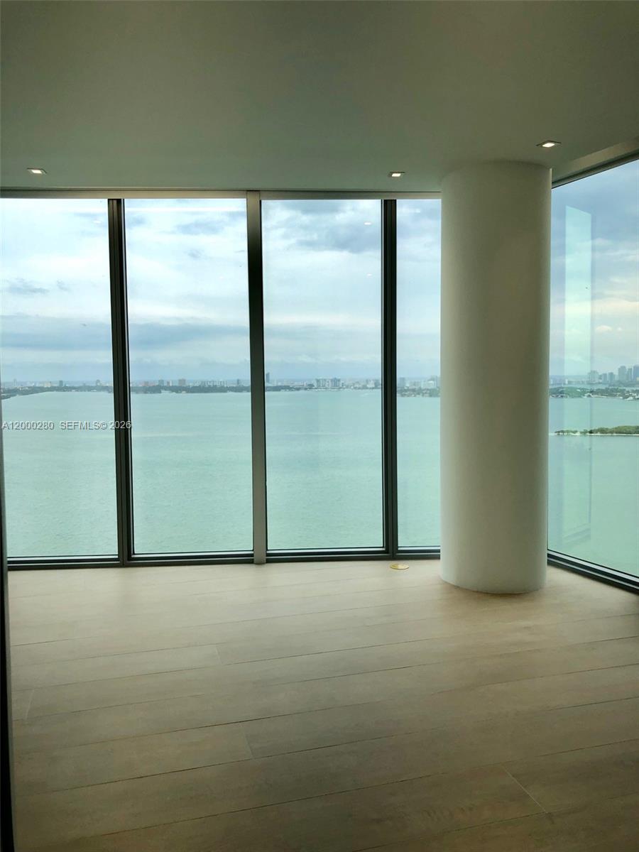 2900 NE 7 AVE # 2907