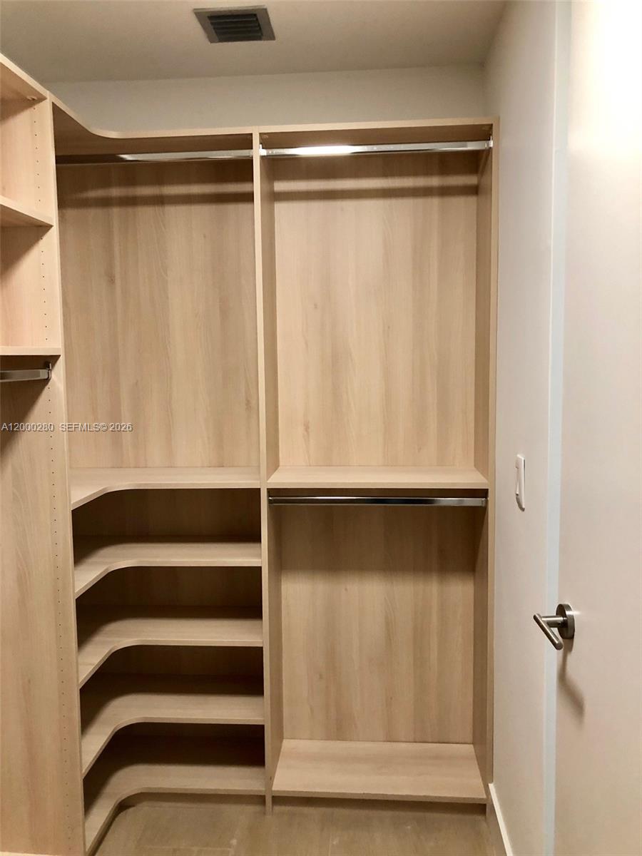 2900 NE 7 AVE # 2907