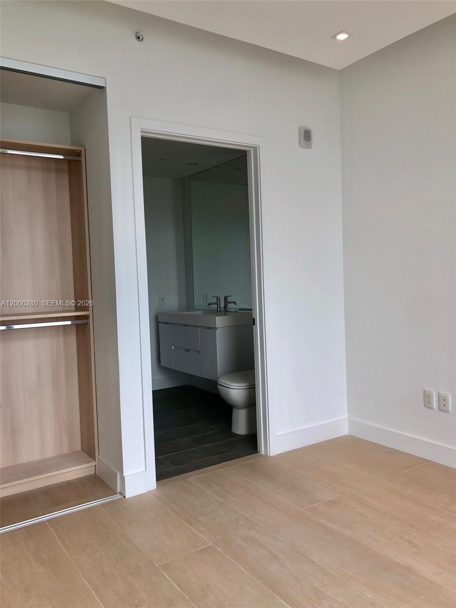 2900 NE 7 AVE # 2907