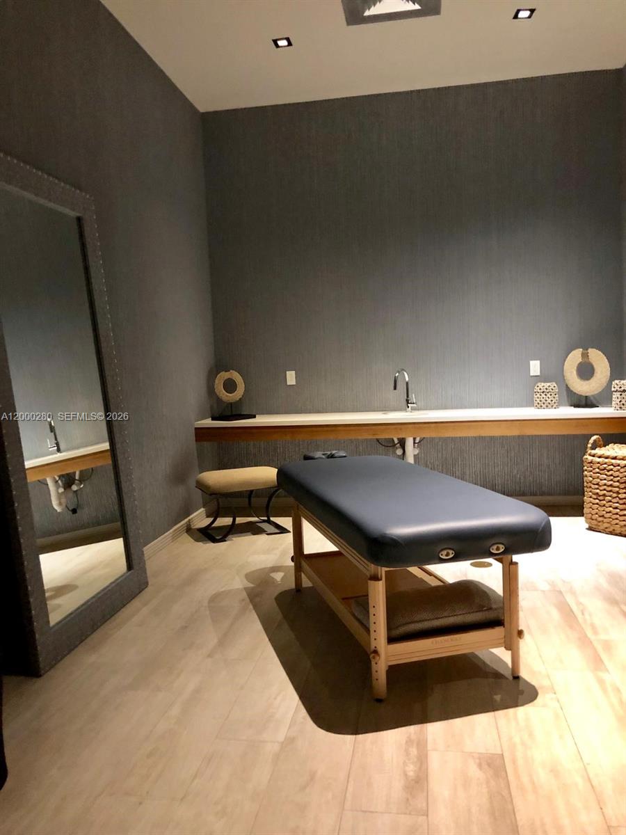 2900 NE 7 AVE # 2907