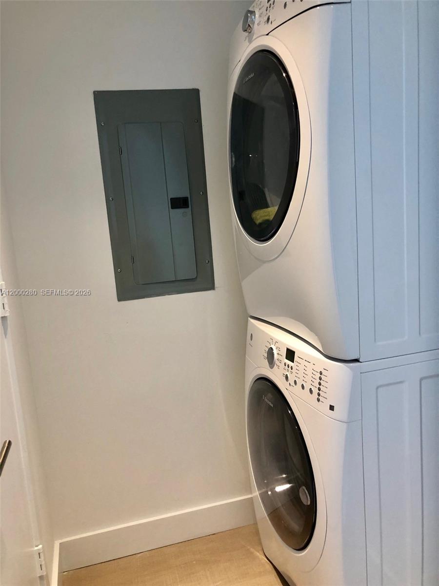 2900 NE 7 AVE # 2907