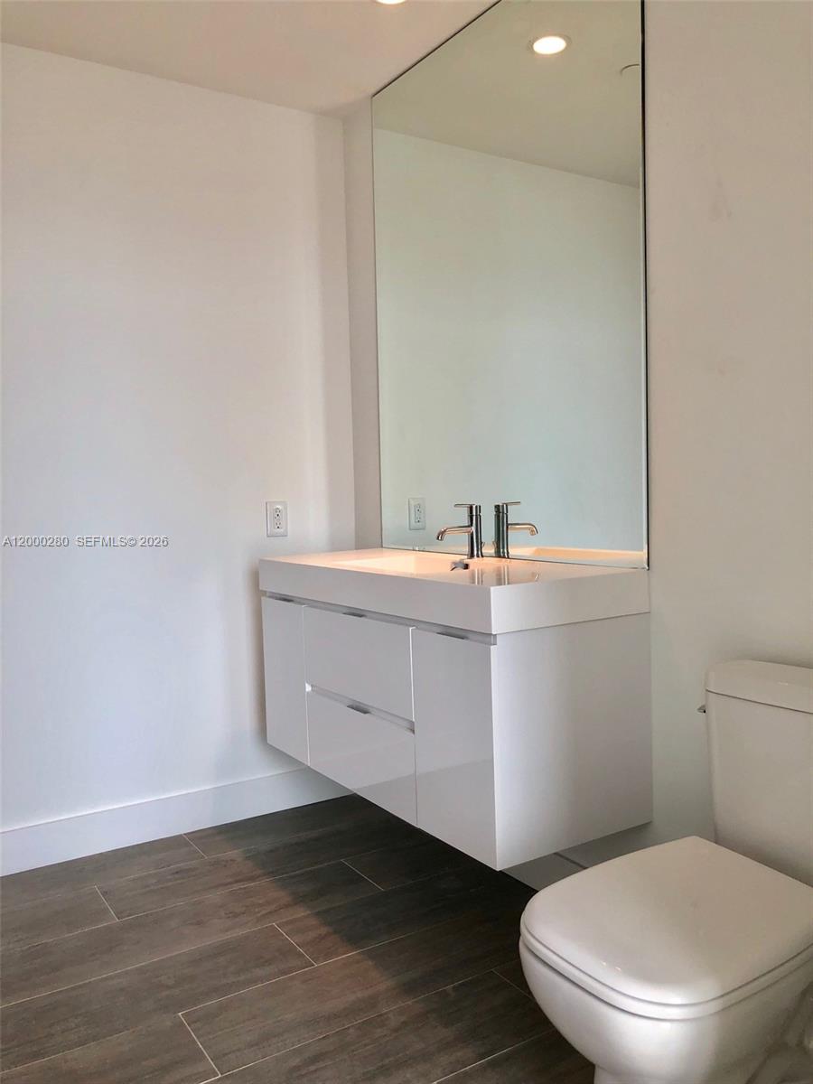 2900 NE 7 AVE # 2907