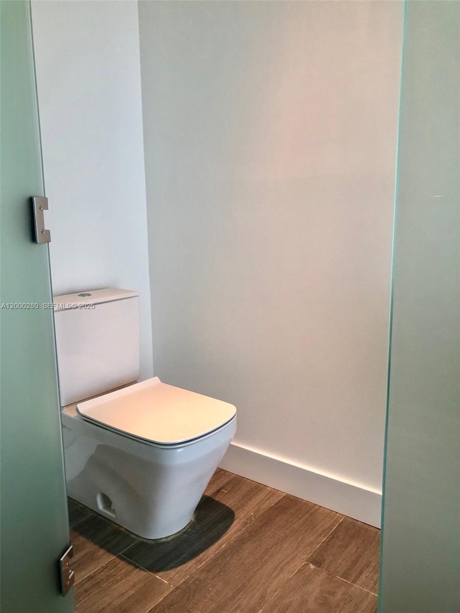 2900 NE 7 AVE # 2907