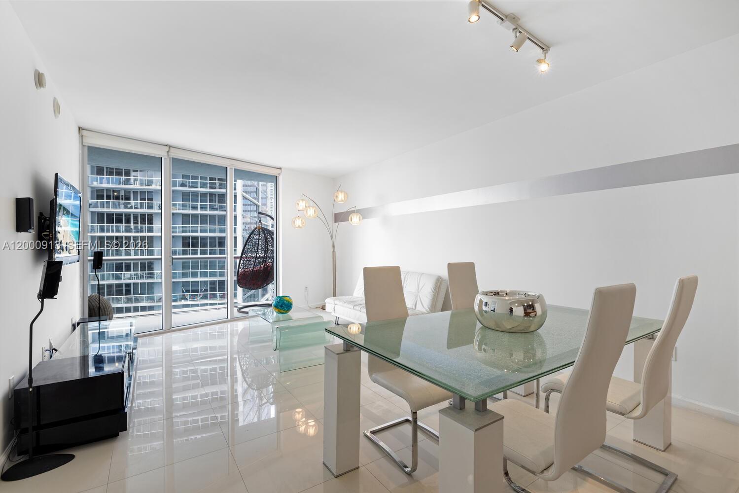 475 Brickell Ave # 2611