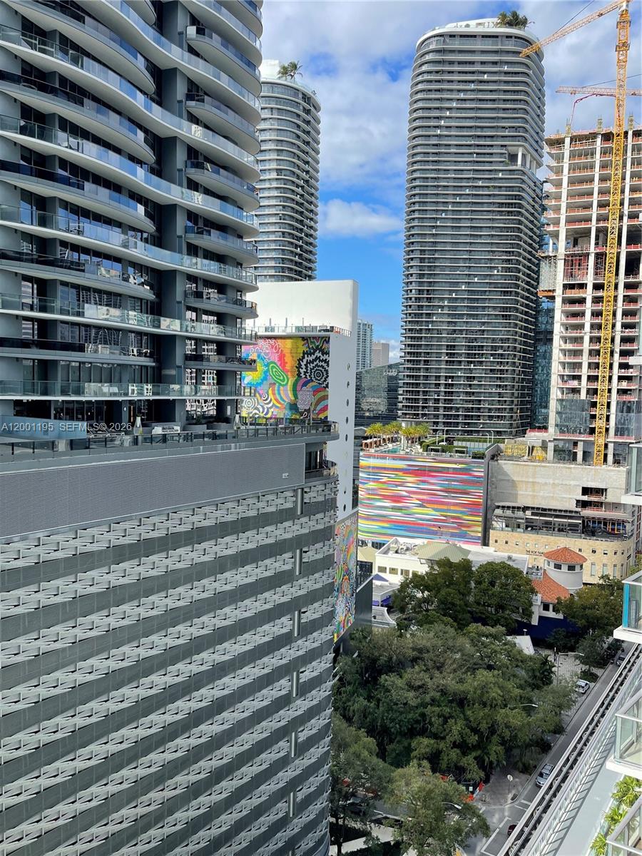 1050 Brickell Ave # 1820