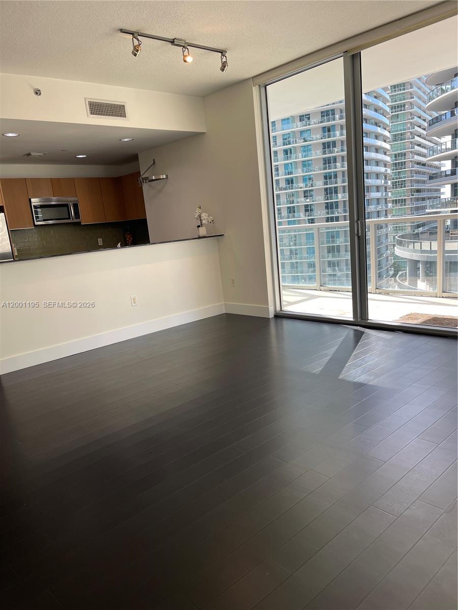 1050 Brickell Ave # 1820