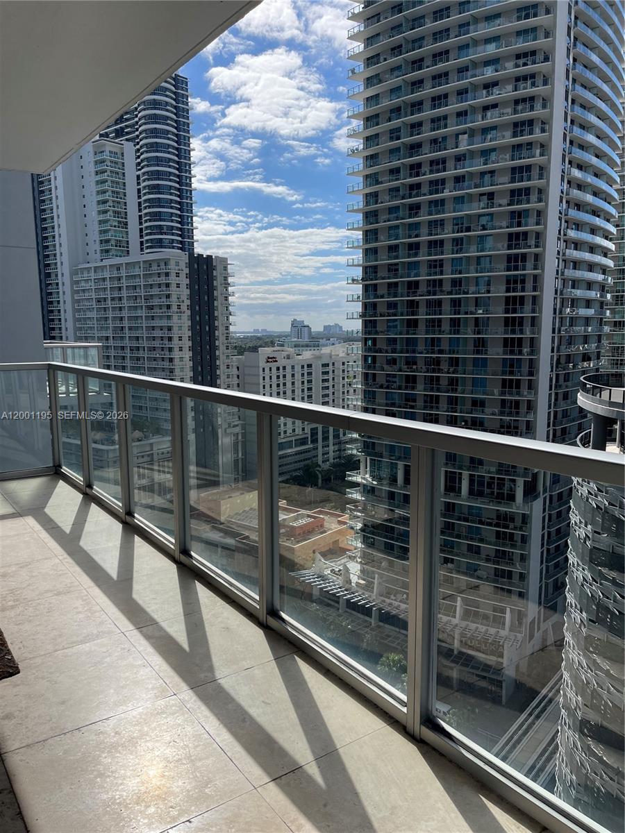 1050 Brickell Ave # 1820