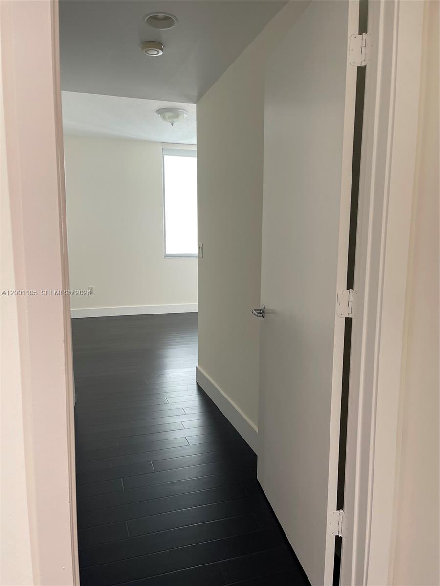 1050 Brickell Ave # 1820