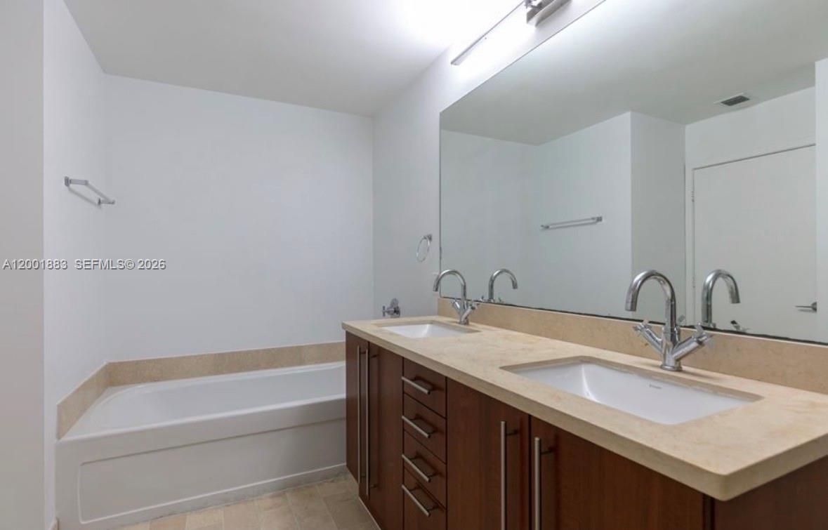 1111 SW 1st Ave Unit: 3222-N