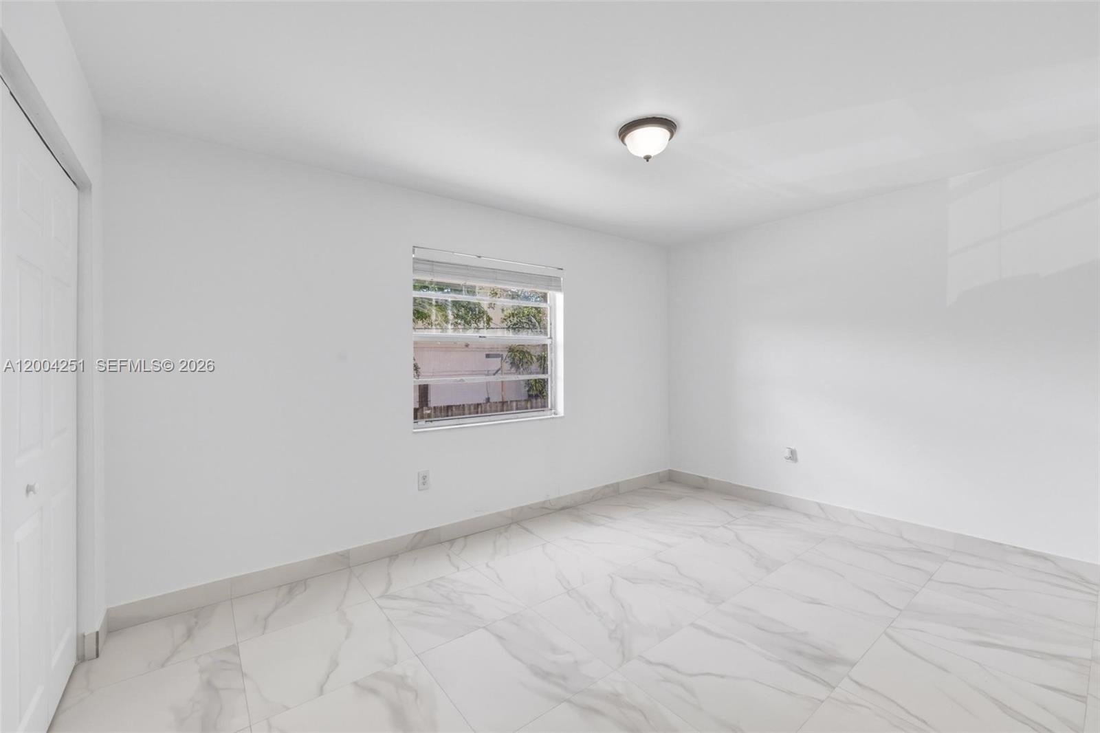 140 NW 14th Ave # 9