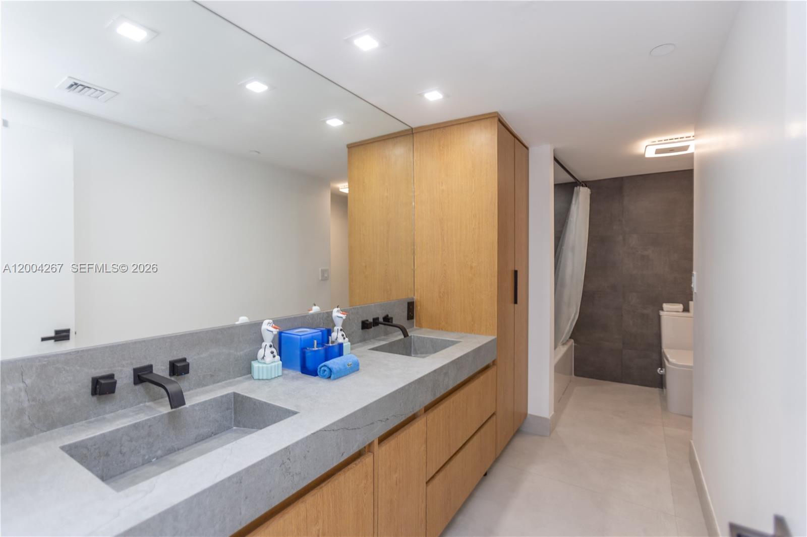 20191 E Country Club Dr Unit: TH9