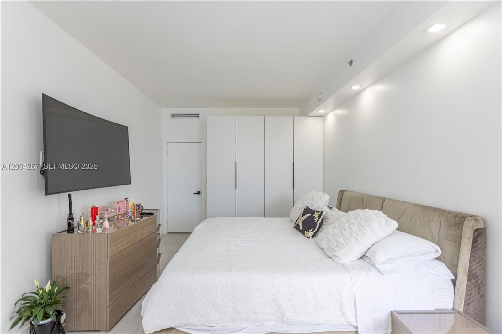 20191 E Country Club Dr Unit: TH9