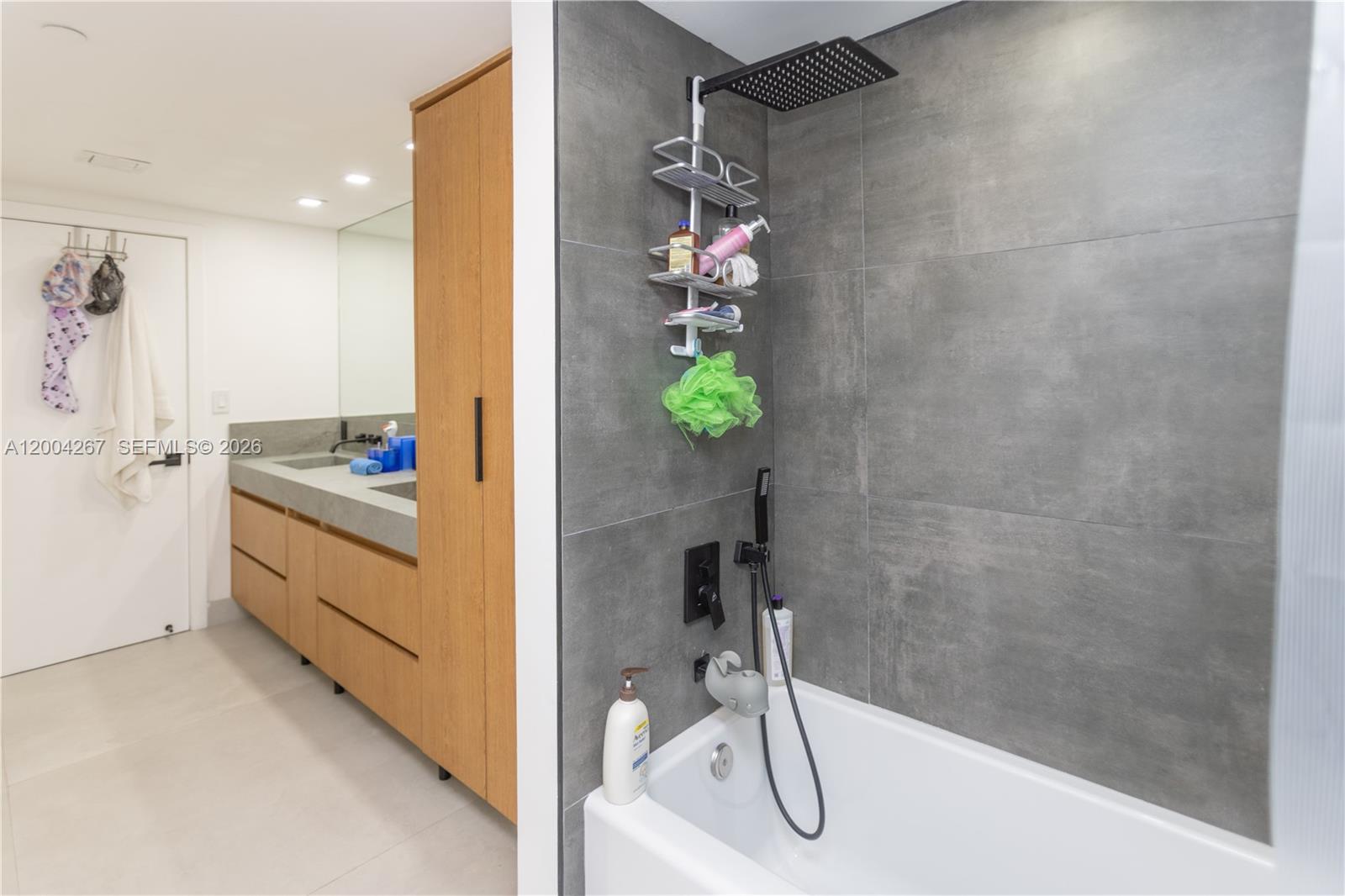 20191 E Country Club Dr Unit: TH9