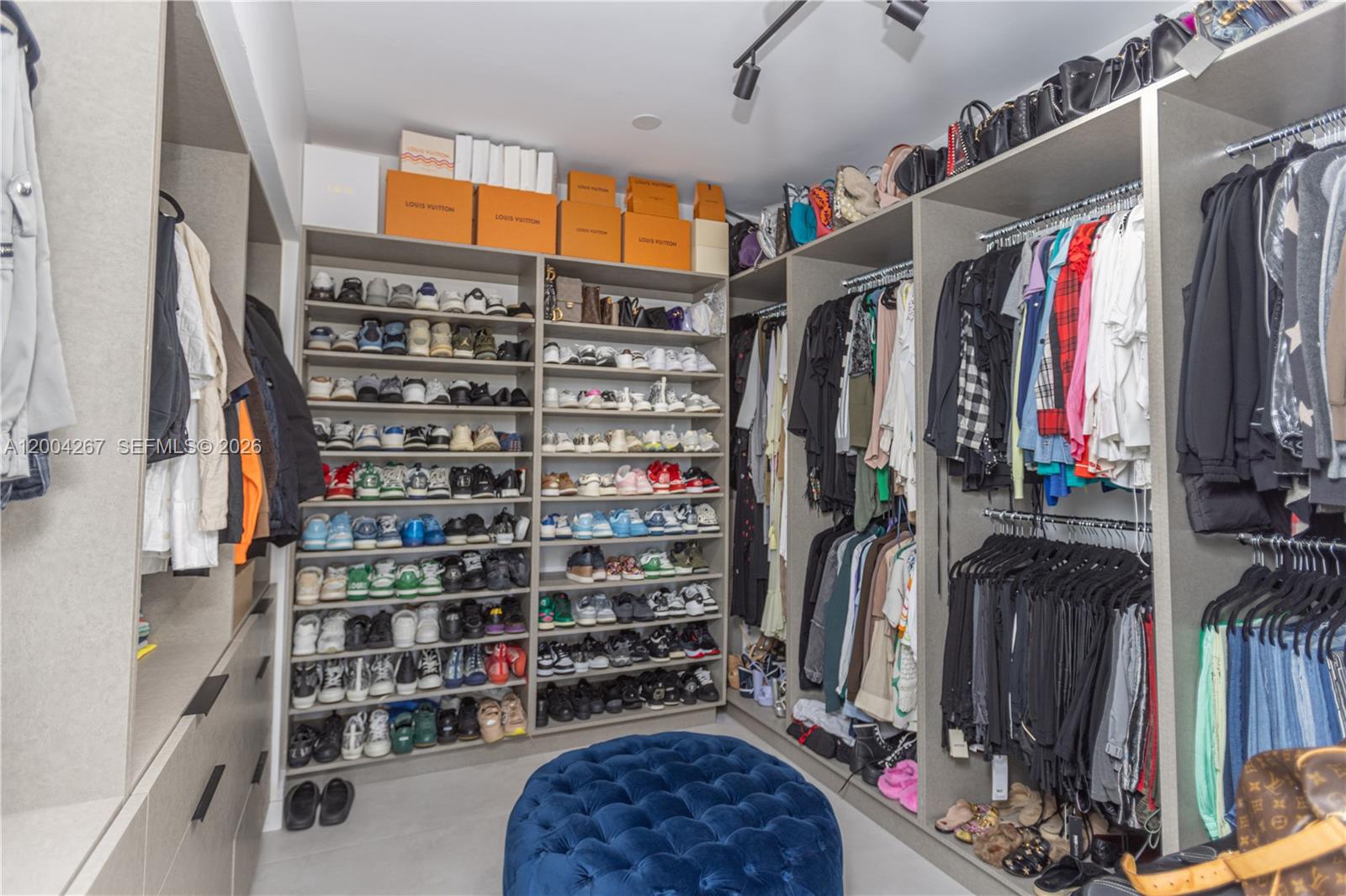 20191 E Country Club Dr Unit: TH9