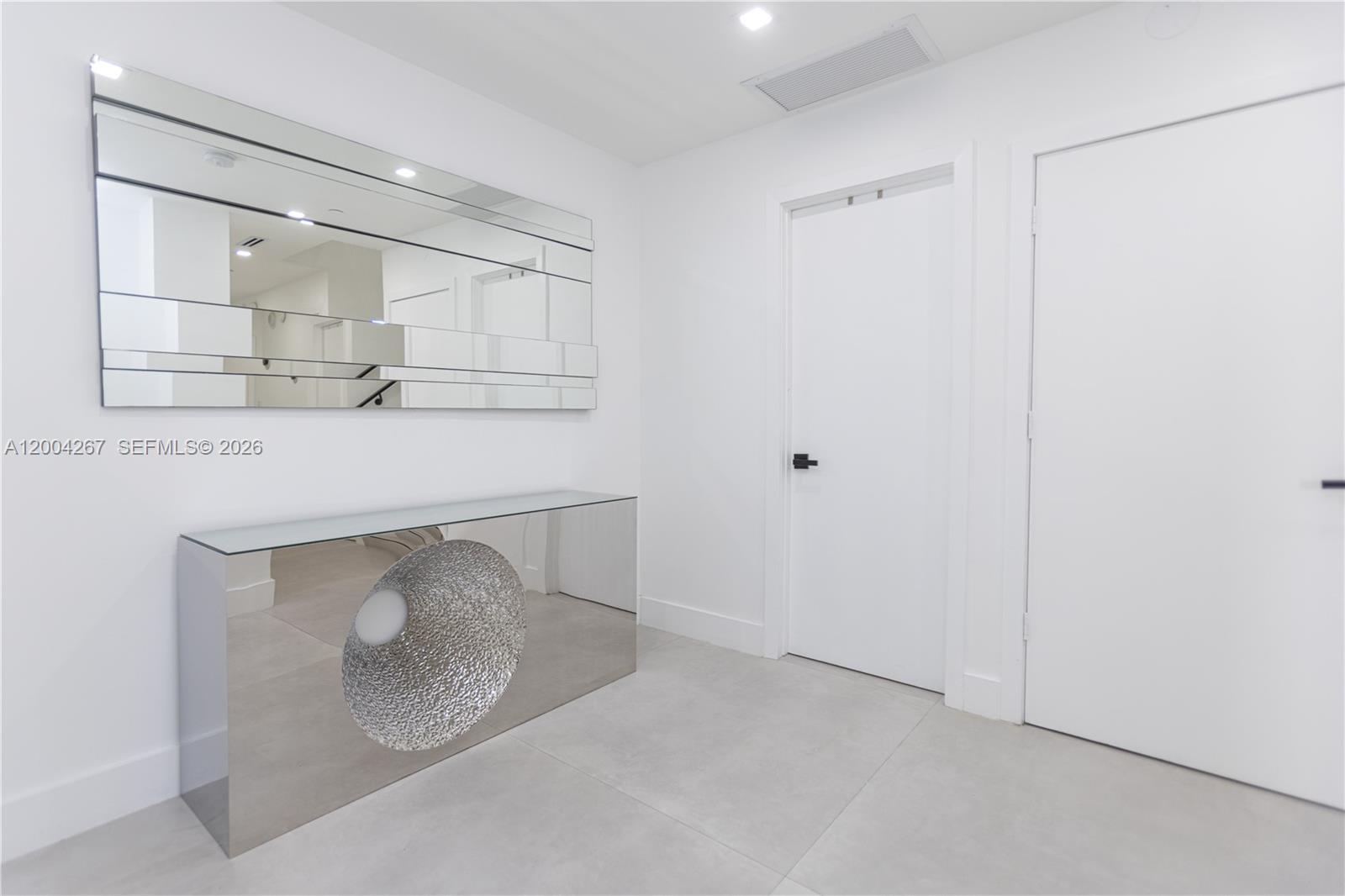 20191 E Country Club Dr Unit: TH9